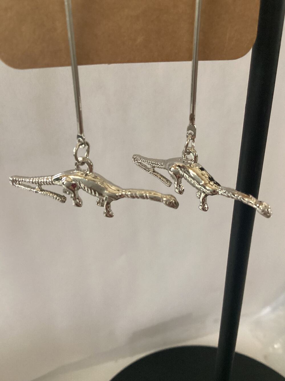 4084 NIP Silvertone Fashion Jewelry Prehistoric Dino-Mite Brontosaurus Earring